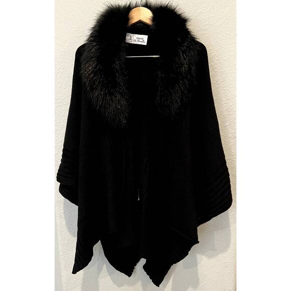 LA FIORENTINA Rib Ruana With Faux Fur Collar In Black (O/S) - Picture 8 of 9